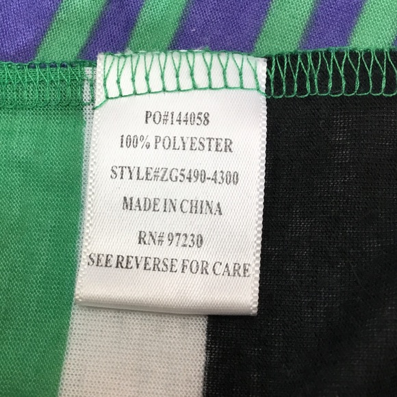 Top with Fun Sleeve Split. Almost Famous - Picture 5 of 6